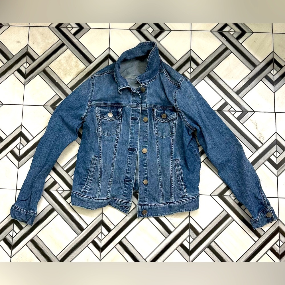 A.N.A. Midweight Distressed Denim Jean Jacket Small